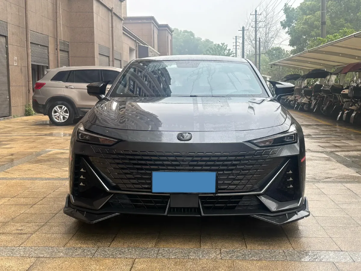 2022 ChangAn UNI-V 1.5T 188HP L4 7DCT,autocango,china used car exporter,china ev exporter,chinese used car exporter,chinese used ev exporter
