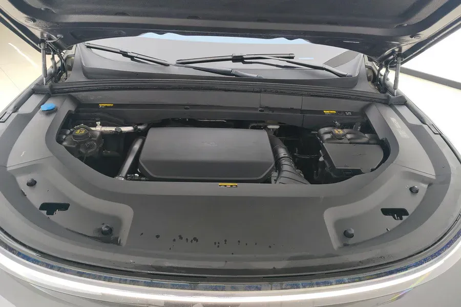 2023 Li L8 Range Extended 154HP REEV 40.9KWH,autocango,china used car exporter,china ev exporter,chinese used car exporter,chinese used ev exporter