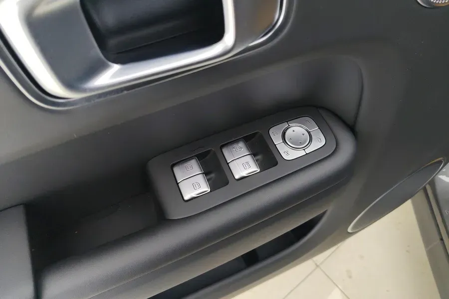 2023 Li L8 Range Extended 154HP REEV 40.9KWH,autocango,china used car exporter,china ev exporter,chinese used car exporter,chinese used ev exporter