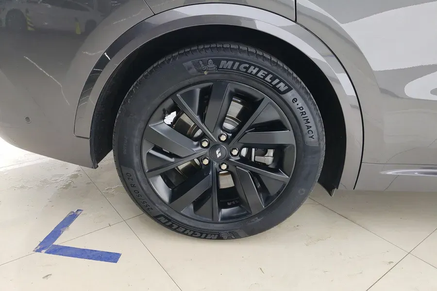 2023 Li L8 Range Extended 154HP REEV 40.9KWH,autocango,china used car exporter,china ev exporter,chinese used car exporter,chinese used ev exporter