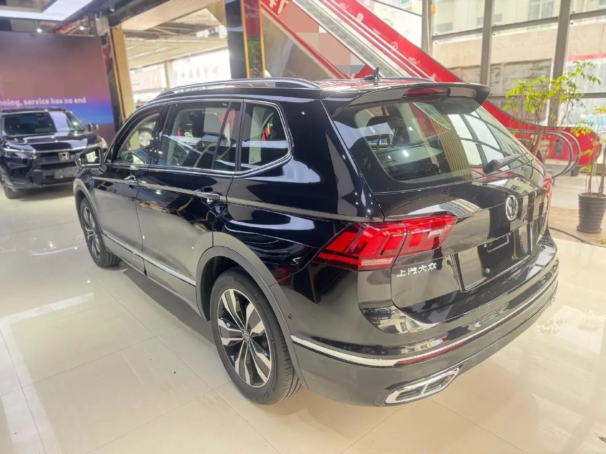 2025 Volkswagen Tiguan L 2.0T 186HP L4 7DCT,autocango,china used car exporter,china ev exporter,chinese used car exporter,chinese used ev exporter