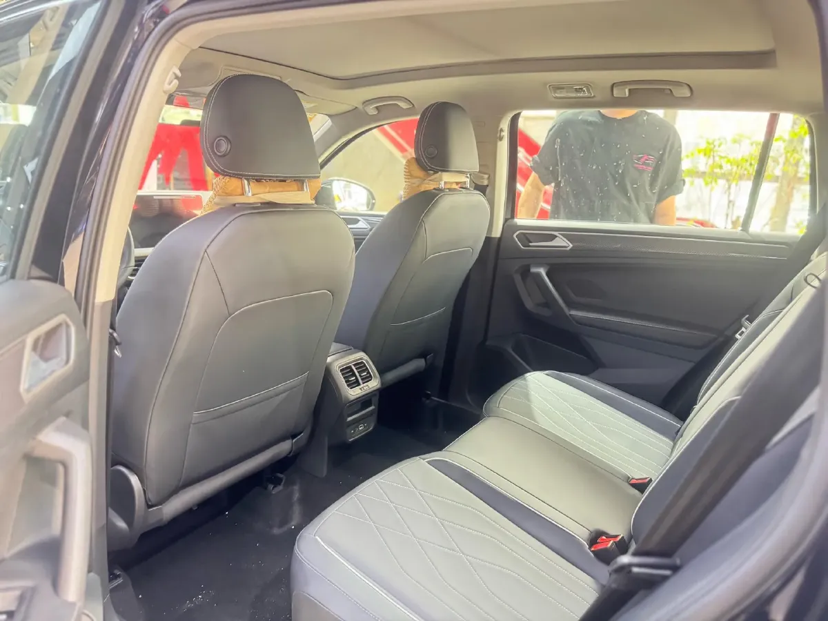 2025 Volkswagen Tiguan L 2.0T 186HP L4 7DCT,autocango,china used car exporter,china ev exporter,chinese used car exporter,chinese used ev exporter