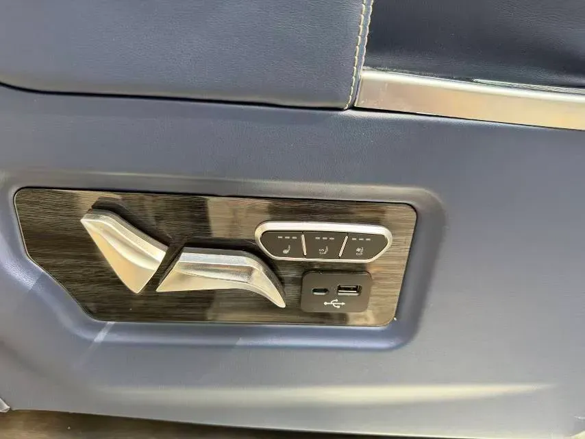 2021 Buick GL8 2.0T 237HP L4 9AT,autocango,china used car exporter,china ev exporter,chinese used car exporter,chinese used ev exporter