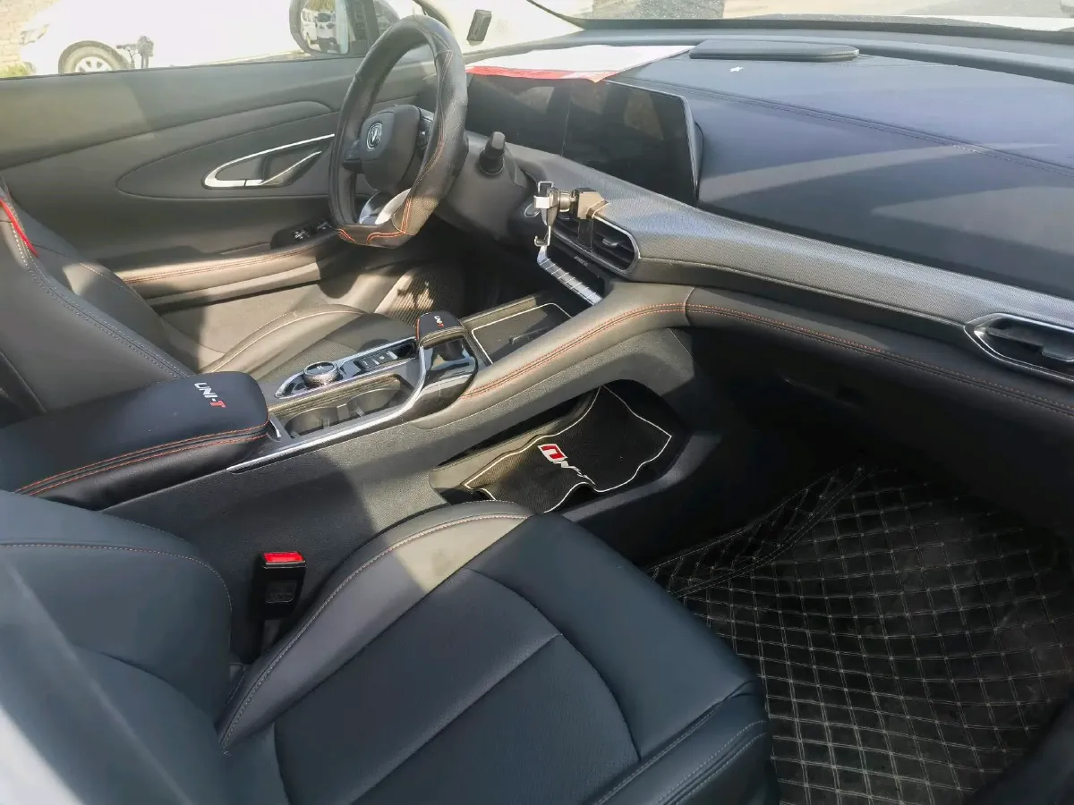 2020 ChangAn UNI-T 1.5T 180HP L4 7DCT,autocango,china used car exporter,china ev exporter,chinese used car exporter,chinese used ev exporter