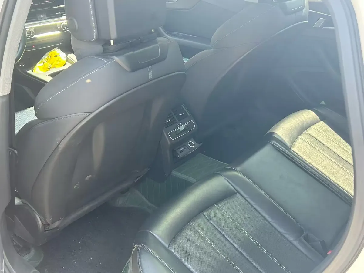 2024 Audi A4L 2.0T 190HP L4 7DCT,autocango,china used car exporter,china ev exporter,chinese used car exporter,chinese used ev exporter