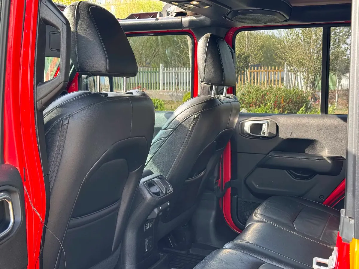 2019 Jeep Wrangler 2.0T 266HP L4 8AT,autocango,china used car exporter,china ev exporter,chinese used car exporter,chinese used ev exporter