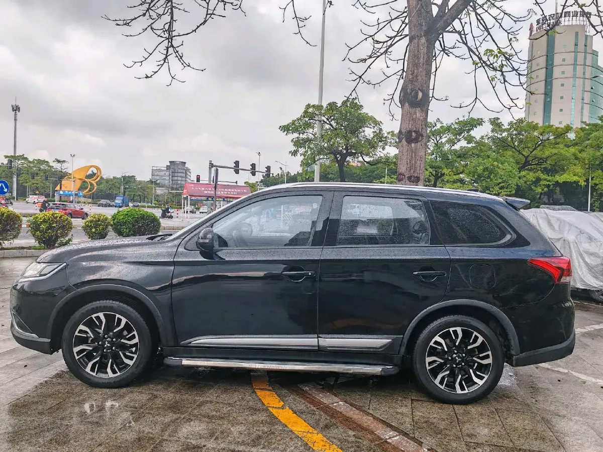 2019 Mitsubishi Outlander 2.0L 166HP L4 CVT,autocango,china used car exporter,china ev exporter,chinese used car exporter,chinese used ev exporter