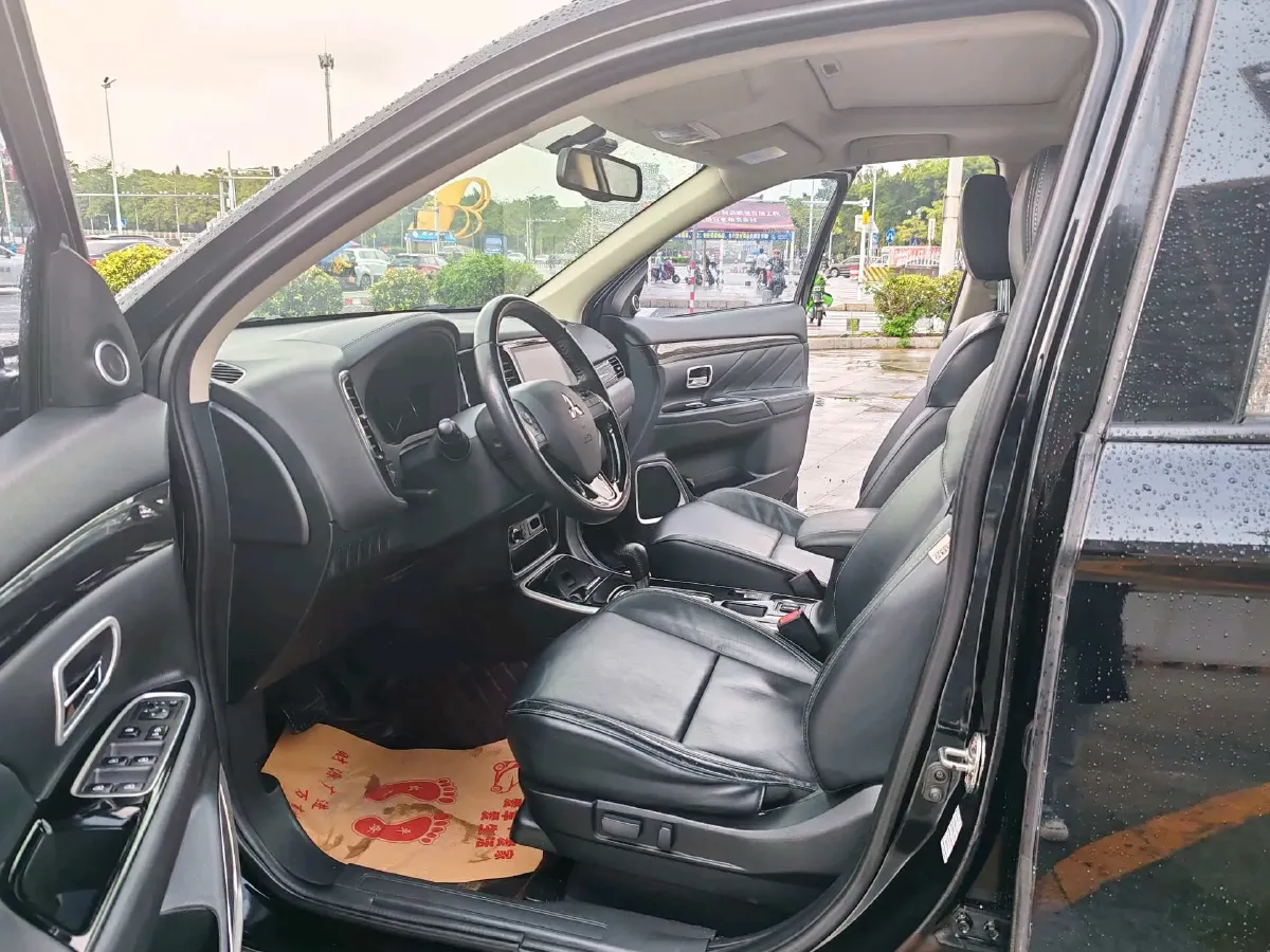 2019 Mitsubishi Outlander 2.0L 166HP L4 CVT,autocango,china used car exporter,china ev exporter,chinese used car exporter,chinese used ev exporter