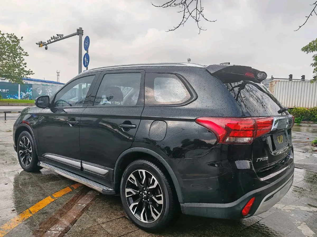 2019 Mitsubishi Outlander 2.0L 166HP L4 CVT,autocango,china used car exporter,china ev exporter,chinese used car exporter,chinese used ev exporter