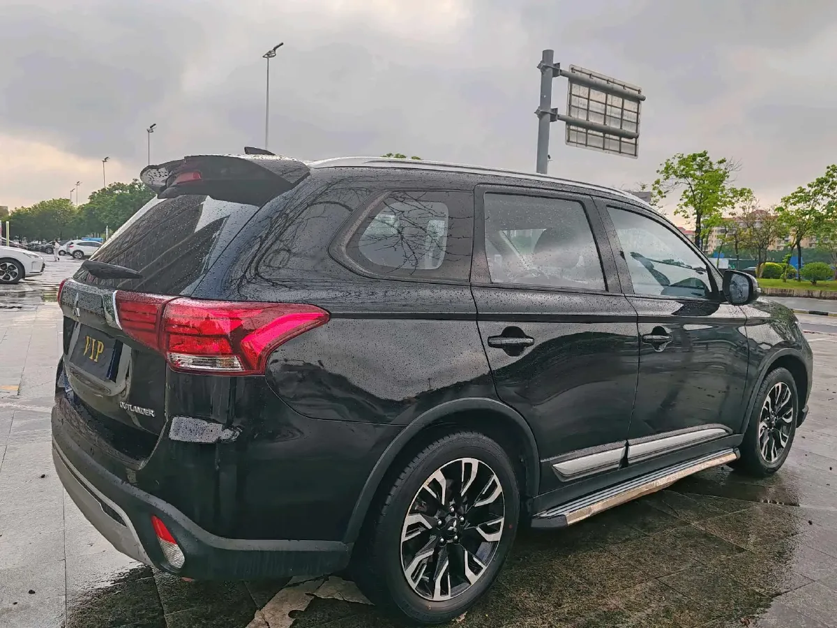 2019 Mitsubishi Outlander 2.0L 166HP L4 CVT,autocango,china used car exporter,china ev exporter,chinese used car exporter,chinese used ev exporter