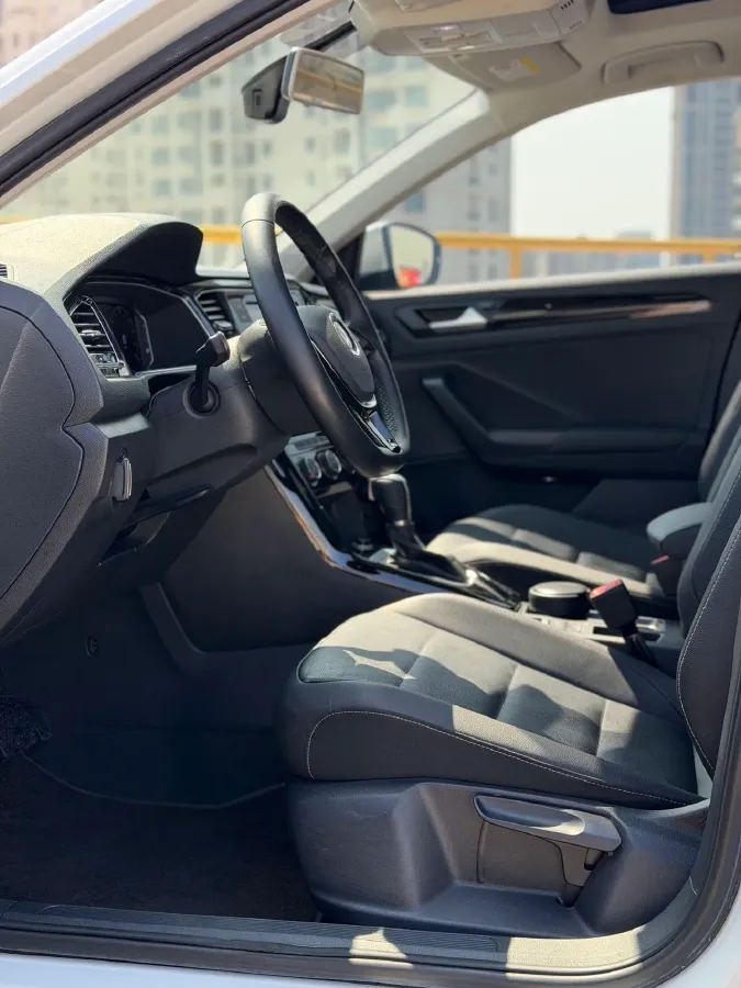 2020 Volkswagen T-Roc 1.4T 150HP L4 7DCT,autocango,china used car exporter,china ev exporter,chinese used car exporter,chinese used ev exporter