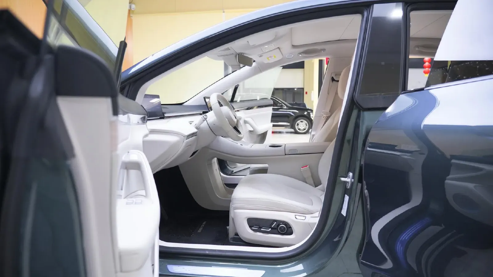 2026 Luxeed R7 REEV 156HP REEV,autocango,china used car exporter,china ev exporter,chinese used car exporter,chinese used ev exporter