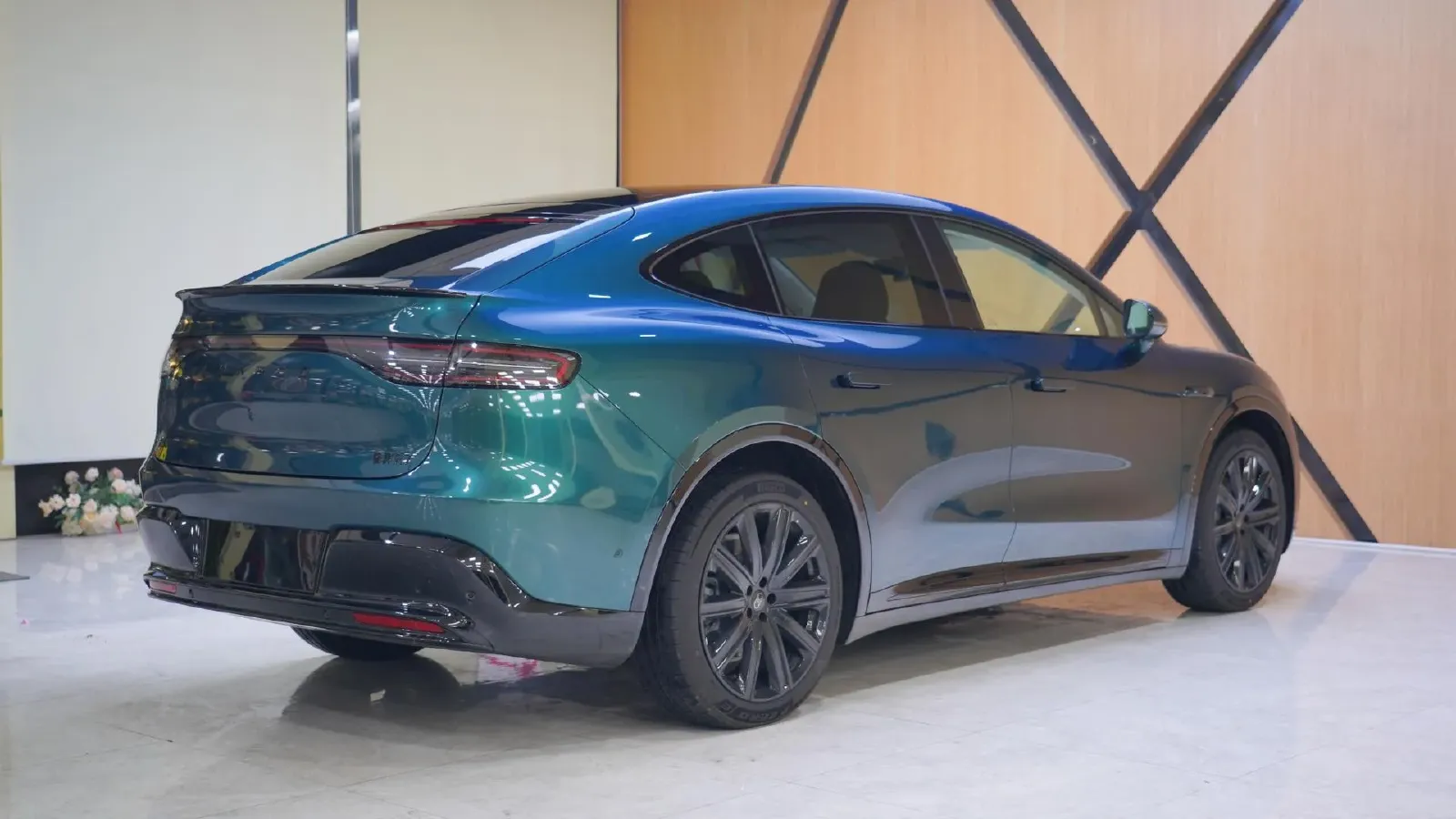 2026 Luxeed R7 REEV 156HP REEV,autocango,china used car exporter,china ev exporter,chinese used car exporter,chinese used ev exporter