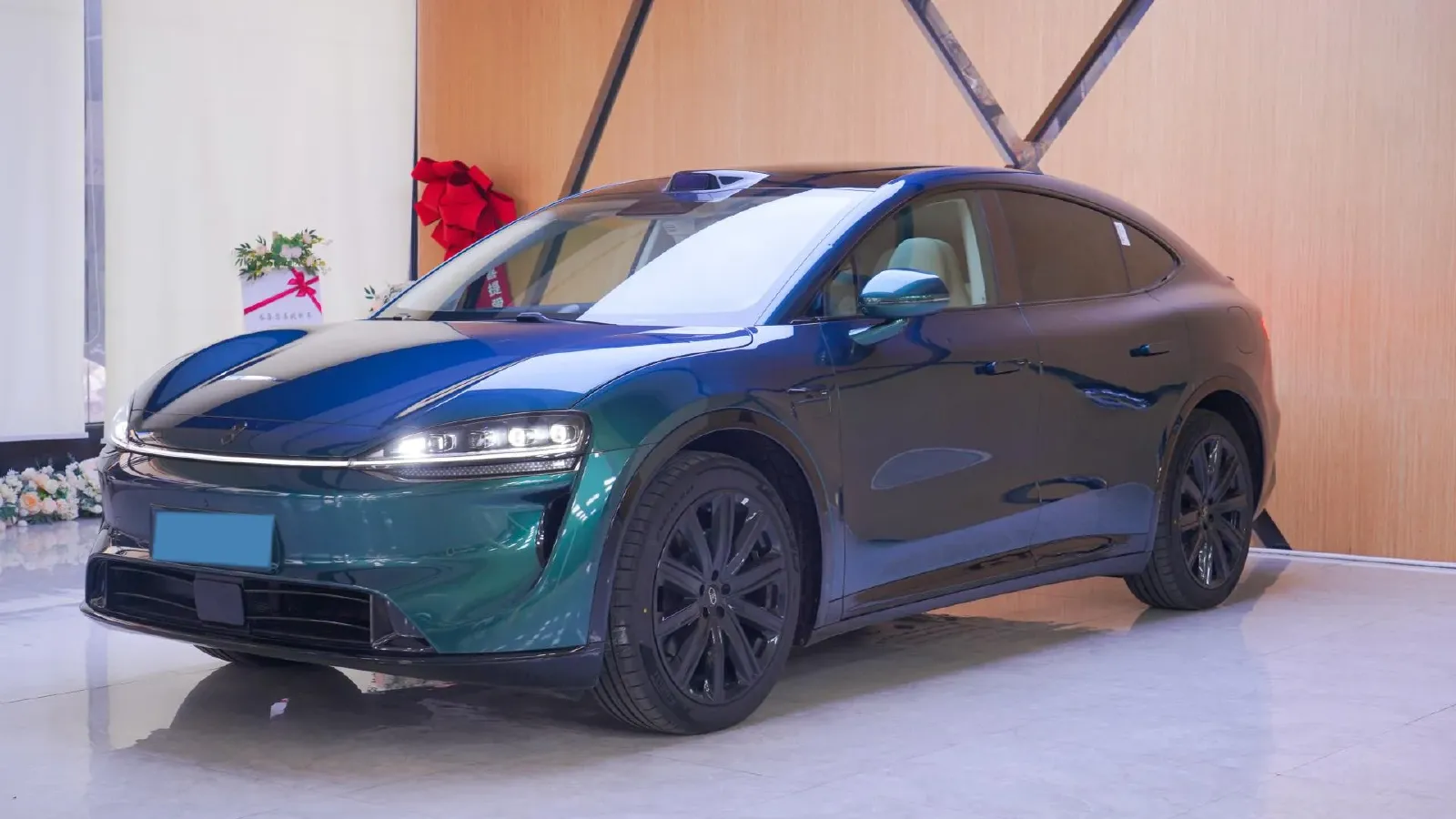 2026 Luxeed R7 REEV 156HP REEV,autocango,china used car exporter,china ev exporter,chinese used car exporter,chinese used ev exporter