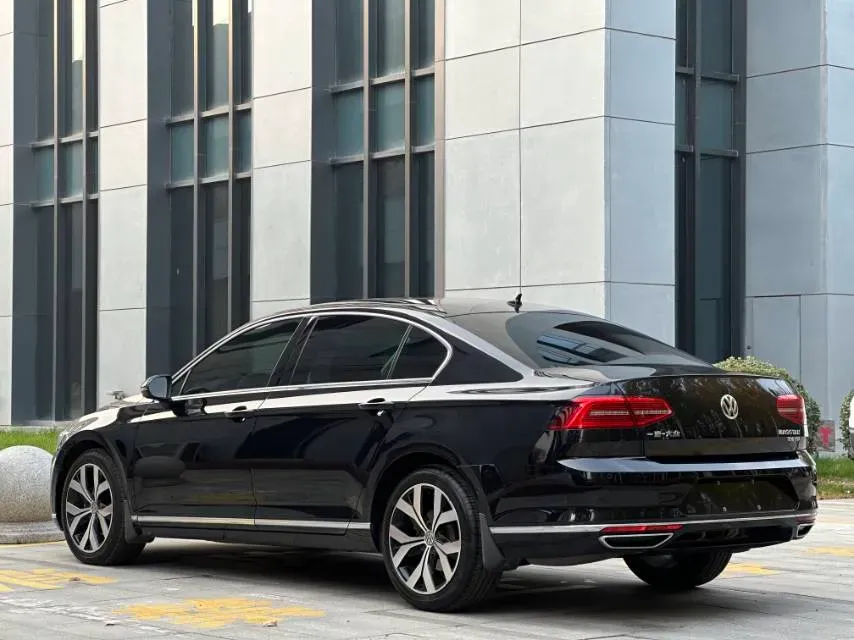 2018 Volkswagen Magotan 1.8T 180HP L4 7DCT,autocango,china used car exporter,china ev exporter,chinese used car exporter,chinese used ev exporter