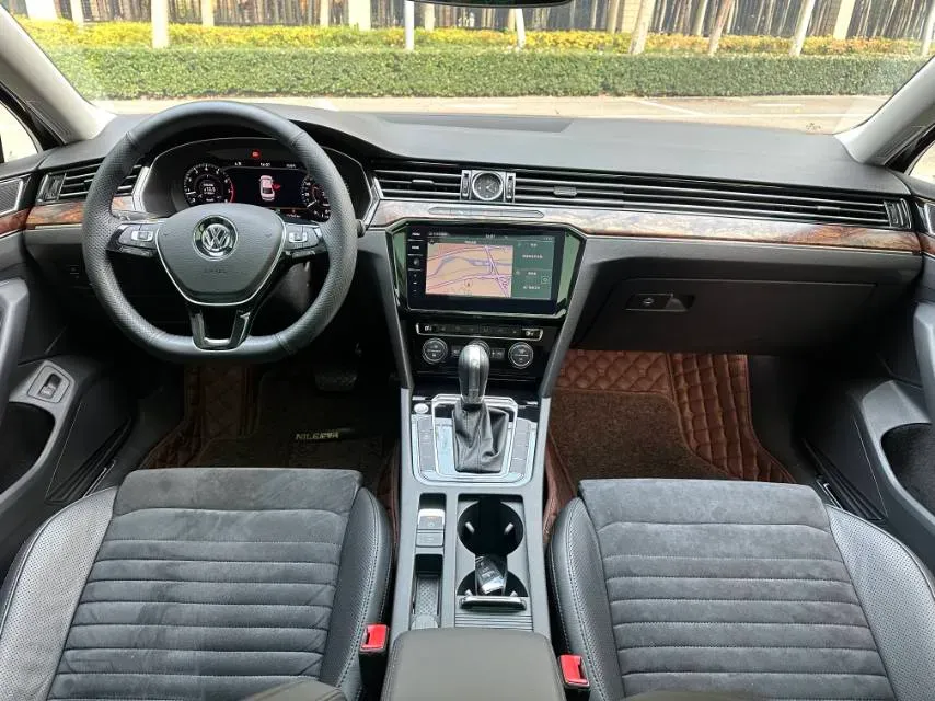 2018 Volkswagen Magotan 1.8T 180HP L4 7DCT,autocango,china used car exporter,china ev exporter,chinese used car exporter,chinese used ev exporter