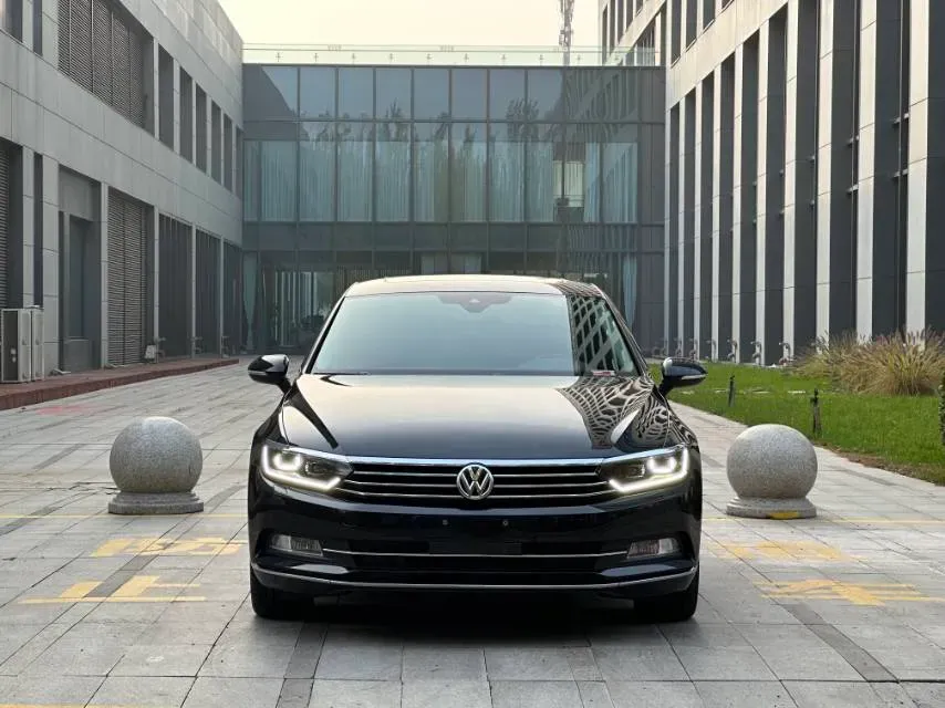 2018 Volkswagen Magotan 1.8T 180HP L4 7DCT,autocango,china used car exporter,china ev exporter,chinese used car exporter,chinese used ev exporter