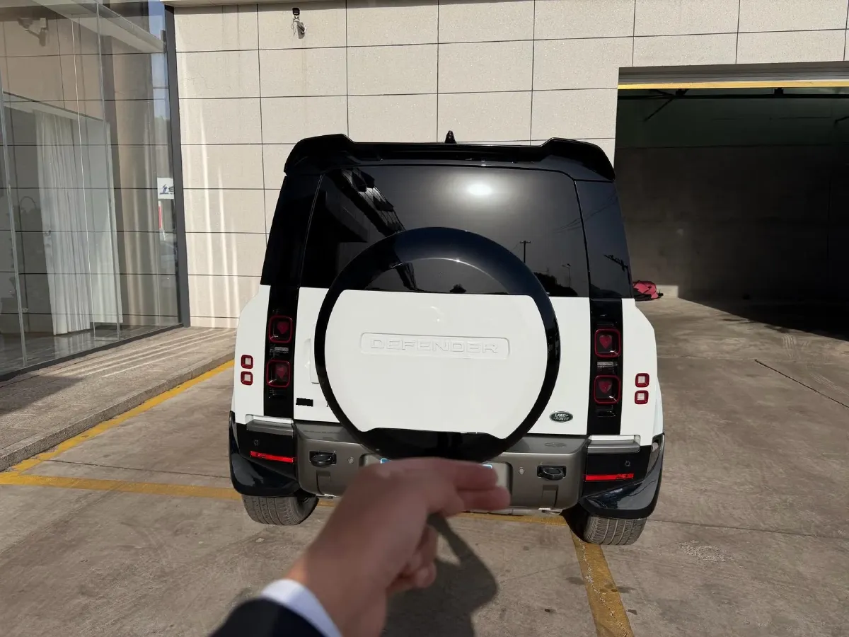 2024 Land Rover Defender 3.0T 400HP L6 8AT,autocango,china used car exporter,china ev exporter,chinese used car exporter,chinese used ev exporter