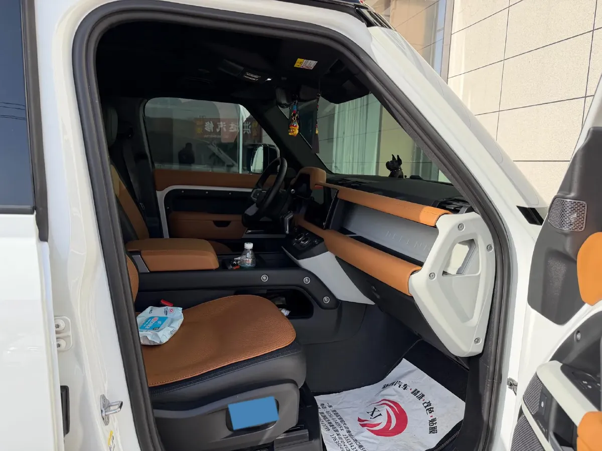 2024 Land Rover Defender 3.0T 400HP L6 8AT,autocango,china used car exporter,china ev exporter,chinese used car exporter,chinese used ev exporter