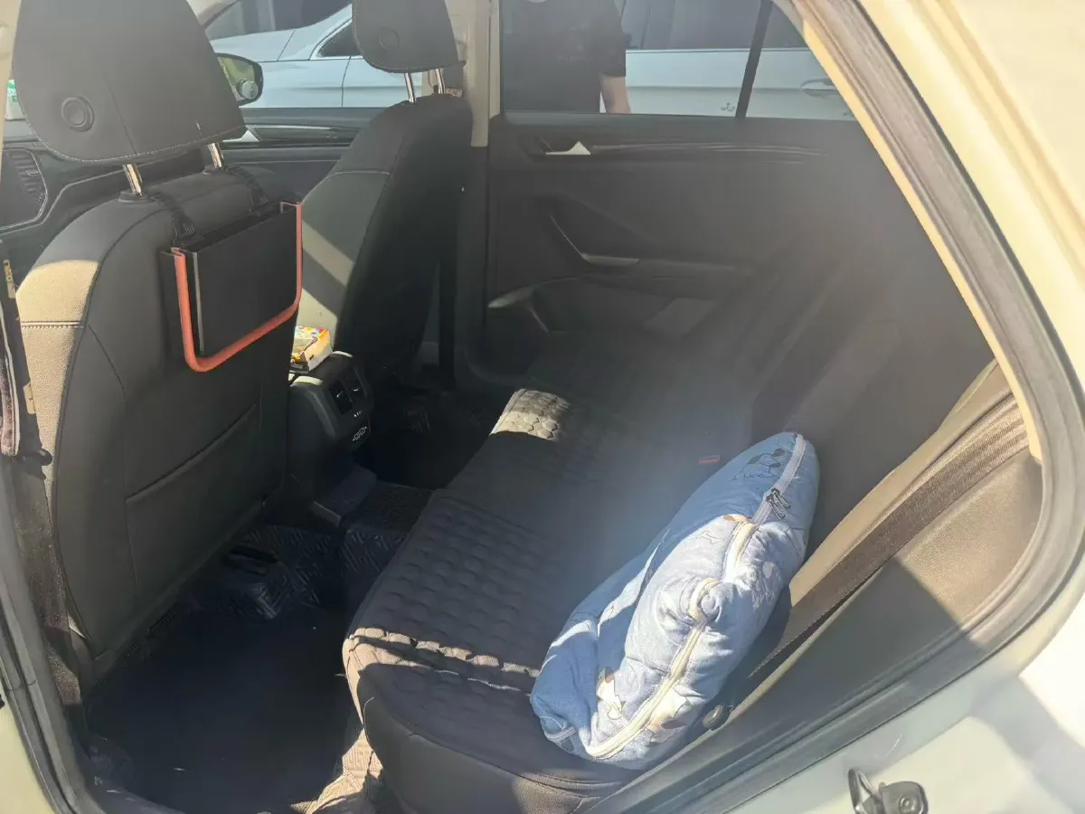 2022 Volkswagen T-Roc 1.4T 150HP L4 7DCT,autocango,china used car exporter,china ev exporter,chinese used car exporter,chinese used ev exporter