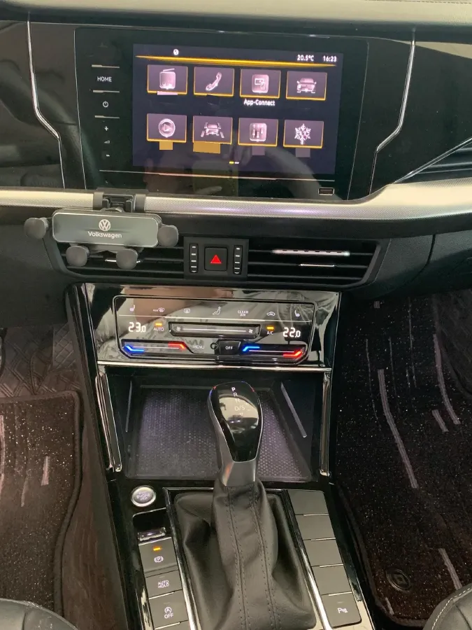 2023 Volkswagen Passat 2.0T 186HP L4 7DCT,autocango,china used car exporter,china ev exporter,chinese used car exporter,chinese used ev exporter