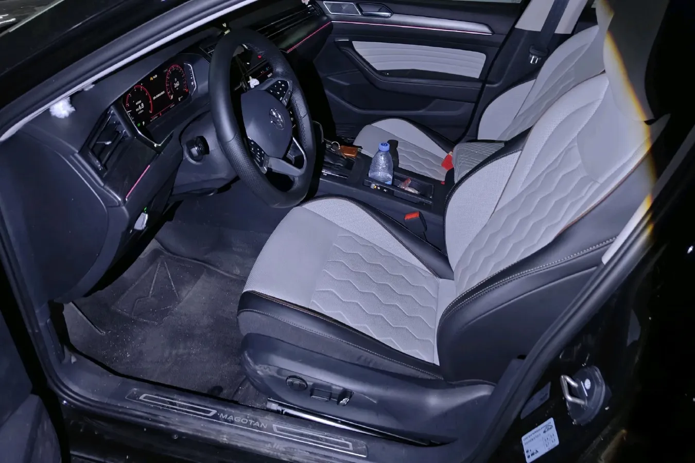 2026 Volkswagen Magotan 2.0T 220HP L4 7DCT,autocango,china used car exporter,china ev exporter,chinese used car exporter,chinese used ev exporter