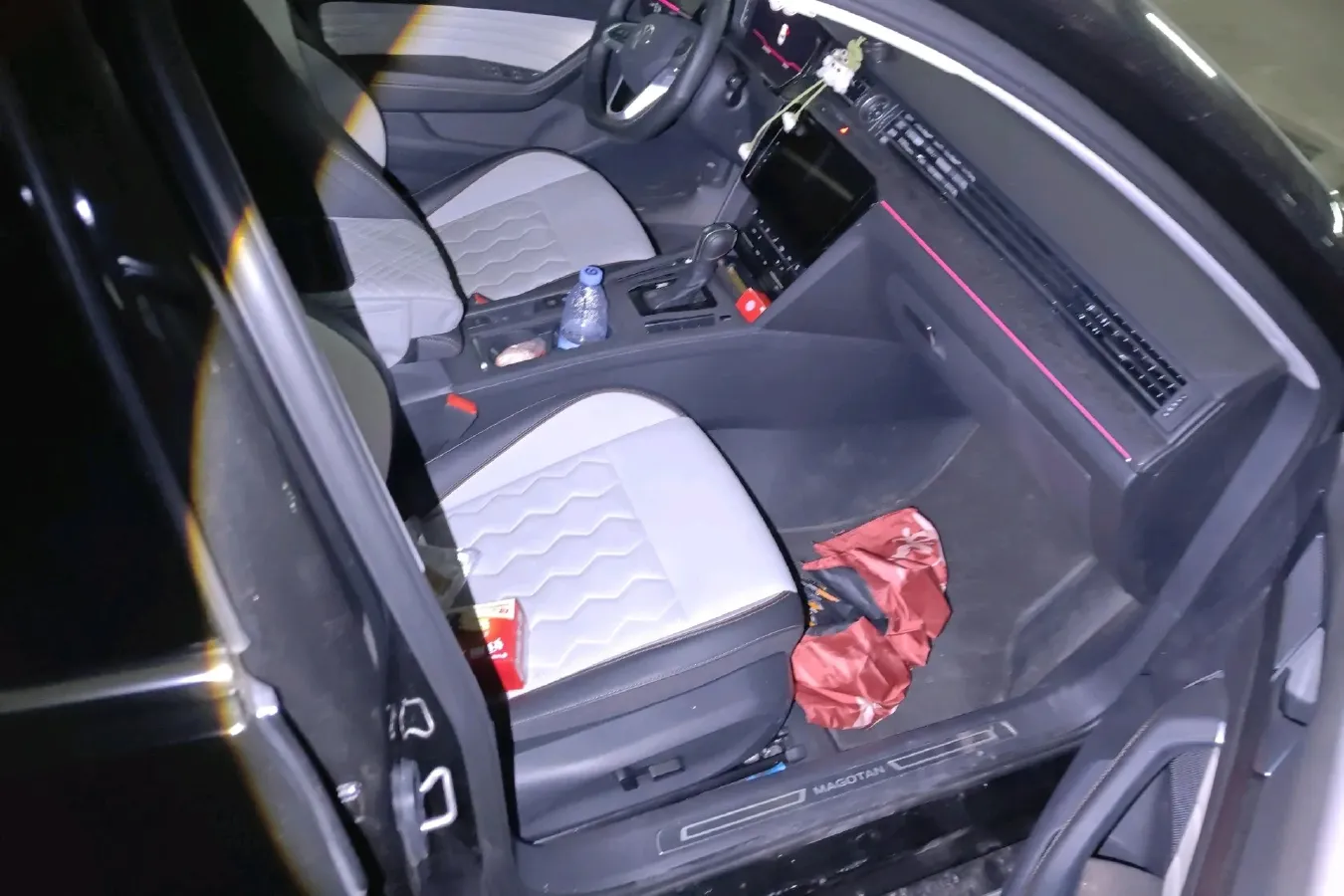 2026 Volkswagen Magotan 2.0T 220HP L4 7DCT,autocango,china used car exporter,china ev exporter,chinese used car exporter,chinese used ev exporter