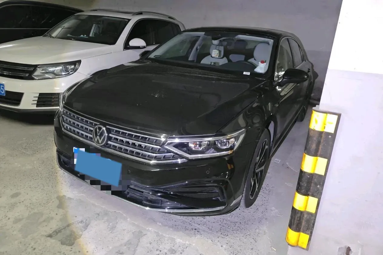 2026 Volkswagen Magotan 2.0T 220HP L4 7DCT,autocango,china used car exporter,china ev exporter,chinese used car exporter,chinese used ev exporter