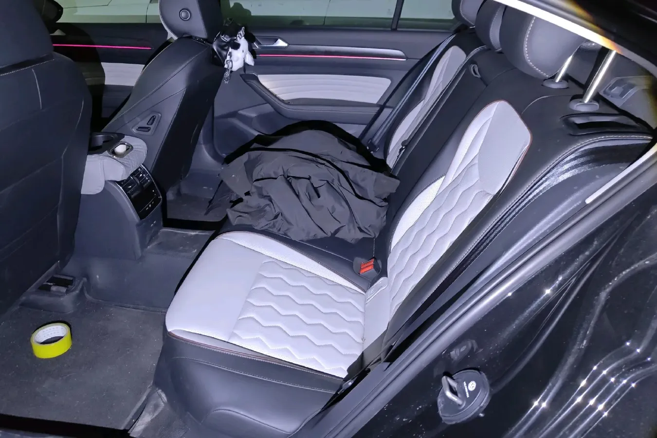 2026 Volkswagen Magotan 2.0T 220HP L4 7DCT,autocango,china used car exporter,china ev exporter,chinese used car exporter,chinese used ev exporter