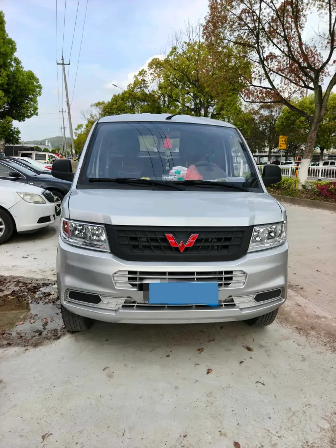 2023 WuLing RongGuang New Truck 1.5L 102HP L4 5MT,autocango,china used car exporter,china ev exporter,chinese used car exporter,chinese used ev exporter