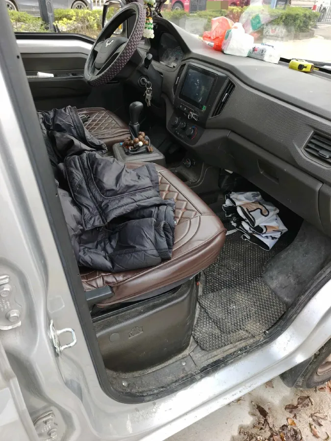 2023 WuLing RongGuang New Truck 1.5L 102HP L4 5MT,autocango,china used car exporter,china ev exporter,chinese used car exporter,chinese used ev exporter