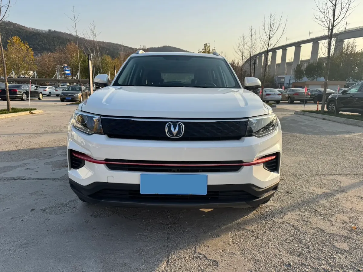 2021 ChangAn CS35 Plus 1.6L 128HP L4 5MT,autocango,china used car exporter,china ev exporter,chinese used car exporter,chinese used ev exporter