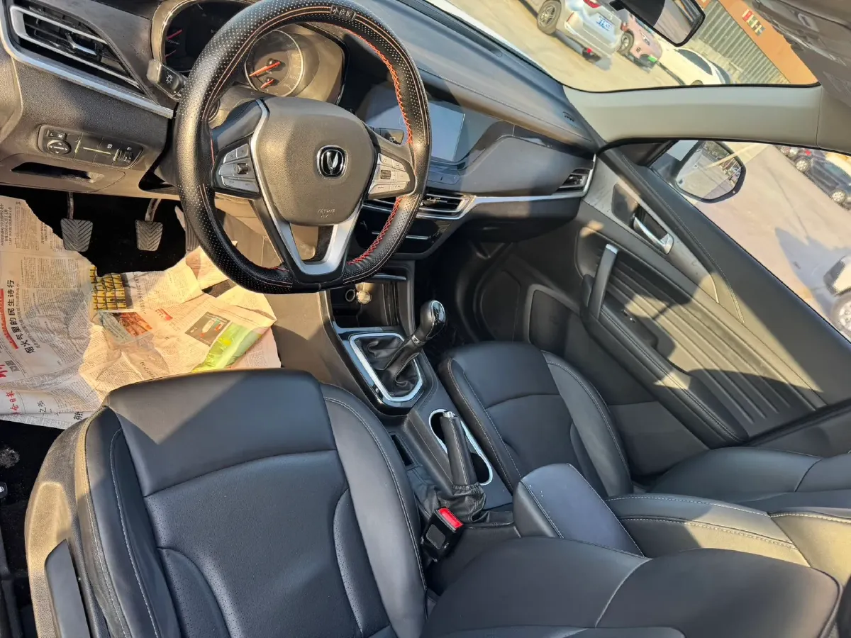 2021 ChangAn CS35 Plus 1.6L 128HP L4 5MT,autocango,china used car exporter,china ev exporter,chinese used car exporter,chinese used ev exporter