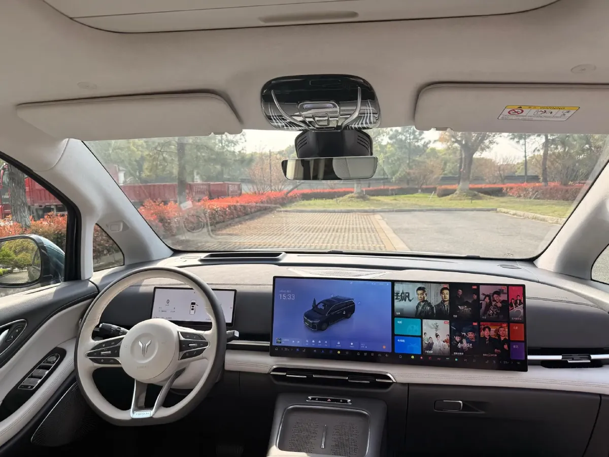 2025 Voyah Dream 1.5T 150HP L4 PHEV 41.7KWH,autocango,china used car exporter,china ev exporter,chinese used car exporter,chinese used ev exporter