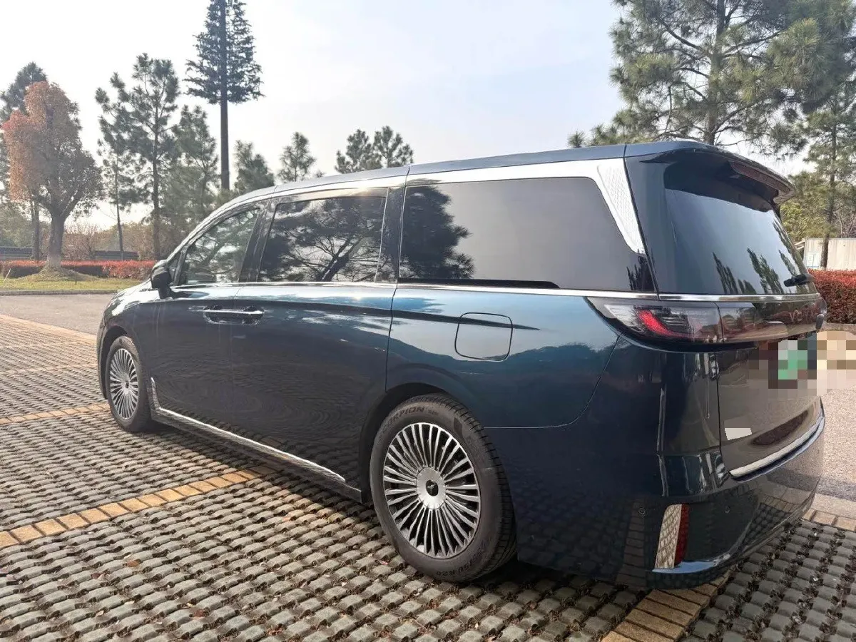 2025 Voyah Dream 1.5T 150HP L4 PHEV 41.7KWH,autocango,china used car exporter,china ev exporter,chinese used car exporter,chinese used ev exporter
