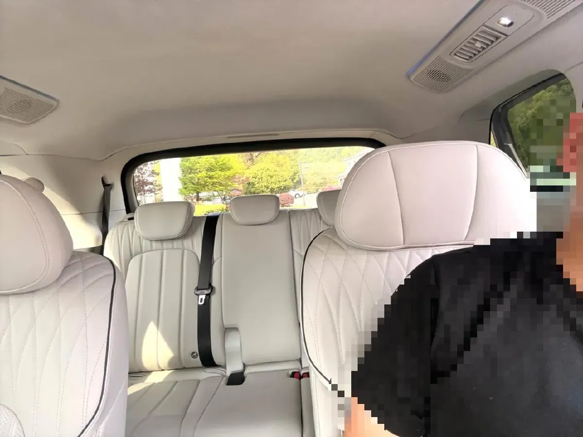 2025 Voyah Dream 1.5T 150HP L4 PHEV 41.7KWH,autocango,china used car exporter,china ev exporter,chinese used car exporter,chinese used ev exporter