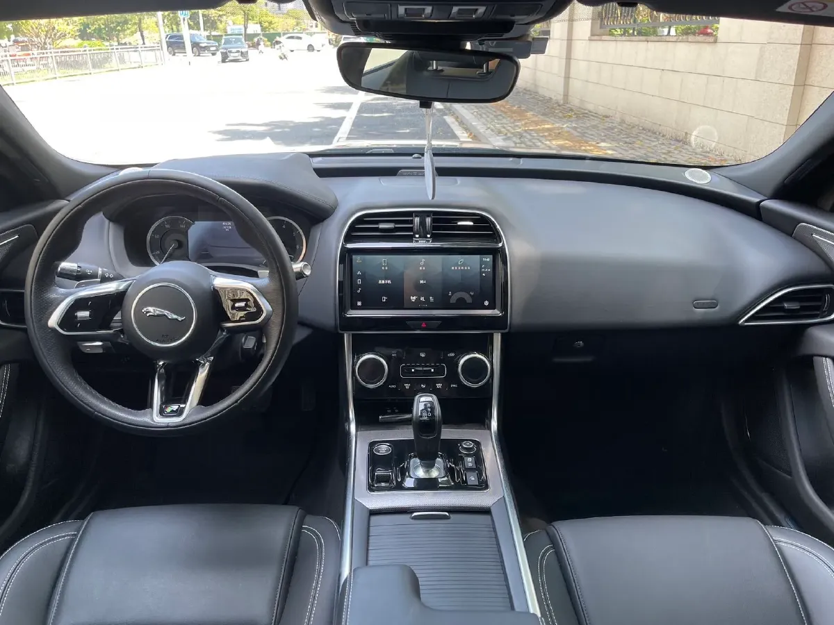 2023 Jaguar XEL 2.0T 200HP L4 8AT,autocango,china used car exporter,china ev exporter,chinese used car exporter,chinese used ev exporter