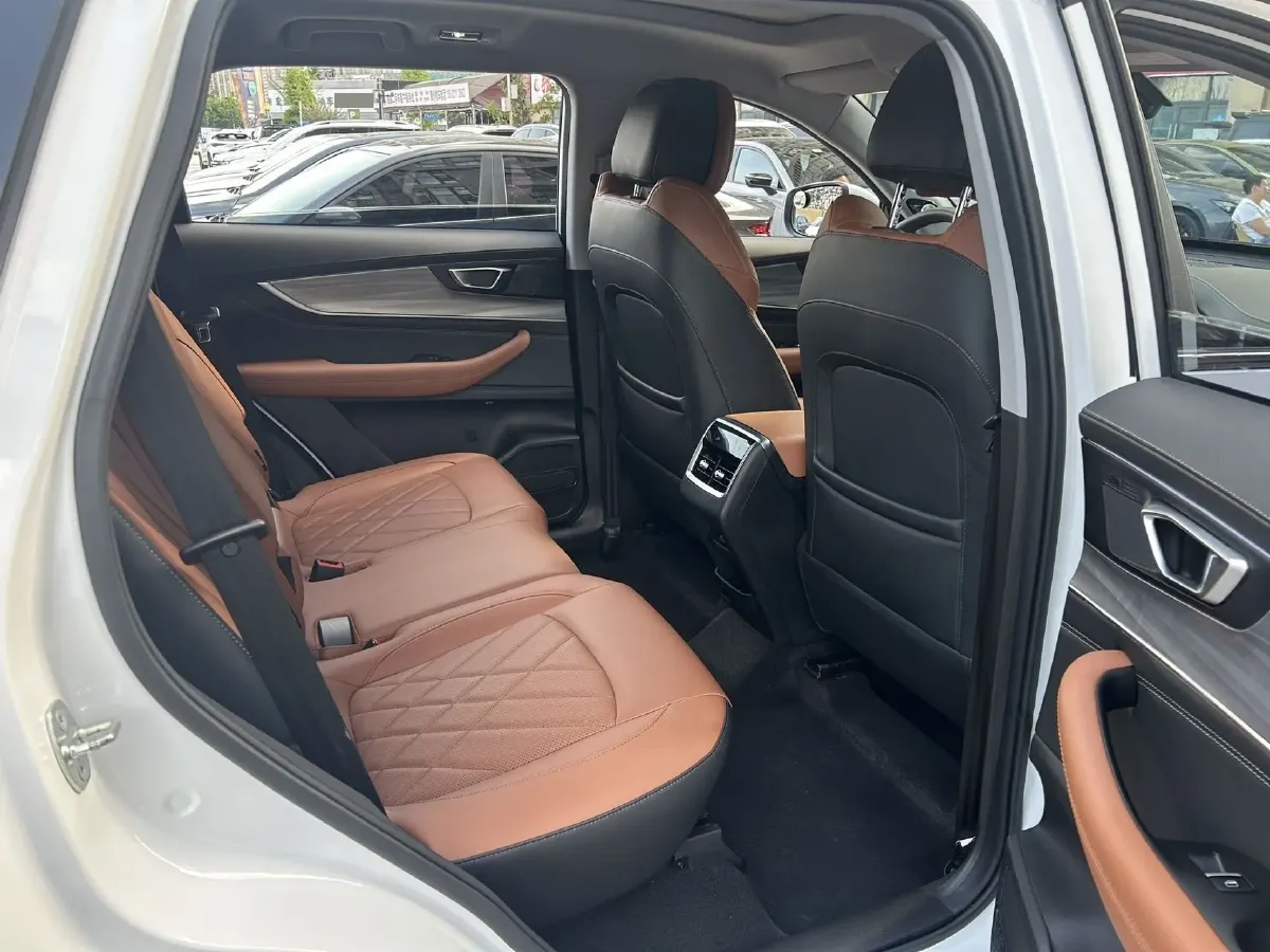 2021 Chery Tiggo 8 Plus 1.6T 197HP L4 7DCT,autocango,china used car exporter,china ev exporter,chinese used car exporter,chinese used ev exporter