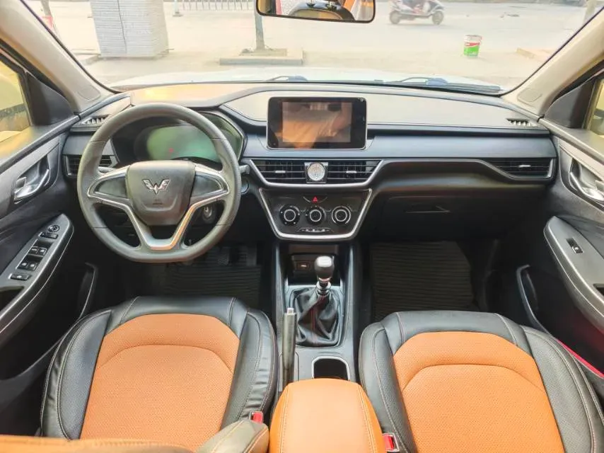 2019 WuLing HongGuang S3 1.5L 112HP L4 6MT,autocango,china used car exporter,china ev exporter,chinese used car exporter,chinese used ev exporter