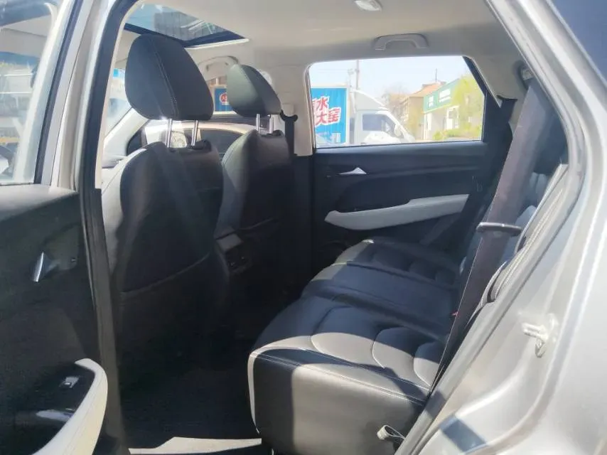 2018 BaoJun 530 1.5T 150HP L4 6MT,autocango,china used car exporter,china ev exporter,chinese used car exporter,chinese used ev exporter