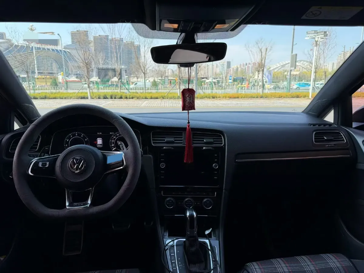 2018 Volkswagen GolfGTI 2.0T 220HP L4 7DCT,autocango,china used car exporter,china ev exporter,chinese used car exporter,chinese used ev exporter