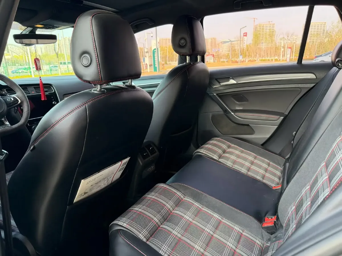 2018 Volkswagen GolfGTI 2.0T 220HP L4 7DCT,autocango,china used car exporter,china ev exporter,chinese used car exporter,chinese used ev exporter