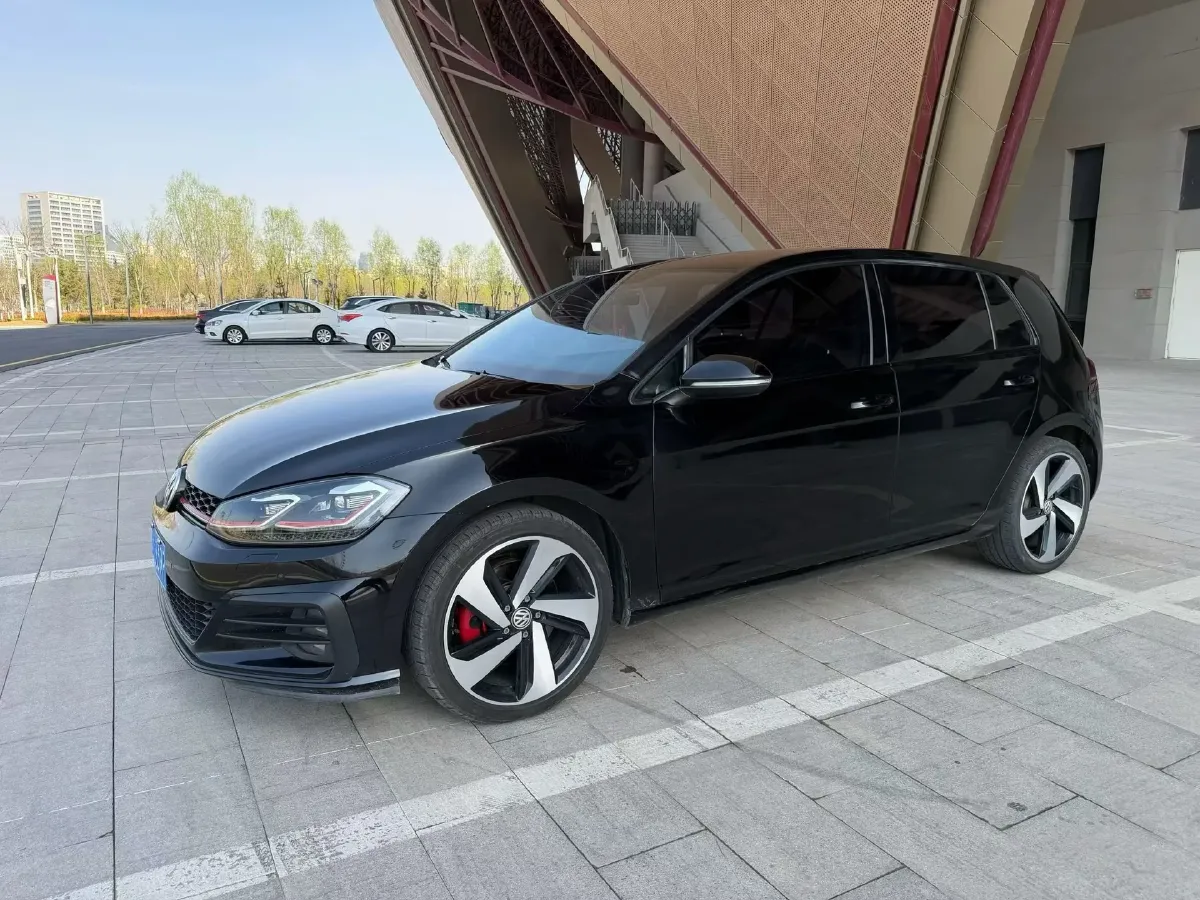 2018 Volkswagen GolfGTI 2.0T 220HP L4 7DCT,autocango,china used car exporter,china ev exporter,chinese used car exporter,chinese used ev exporter