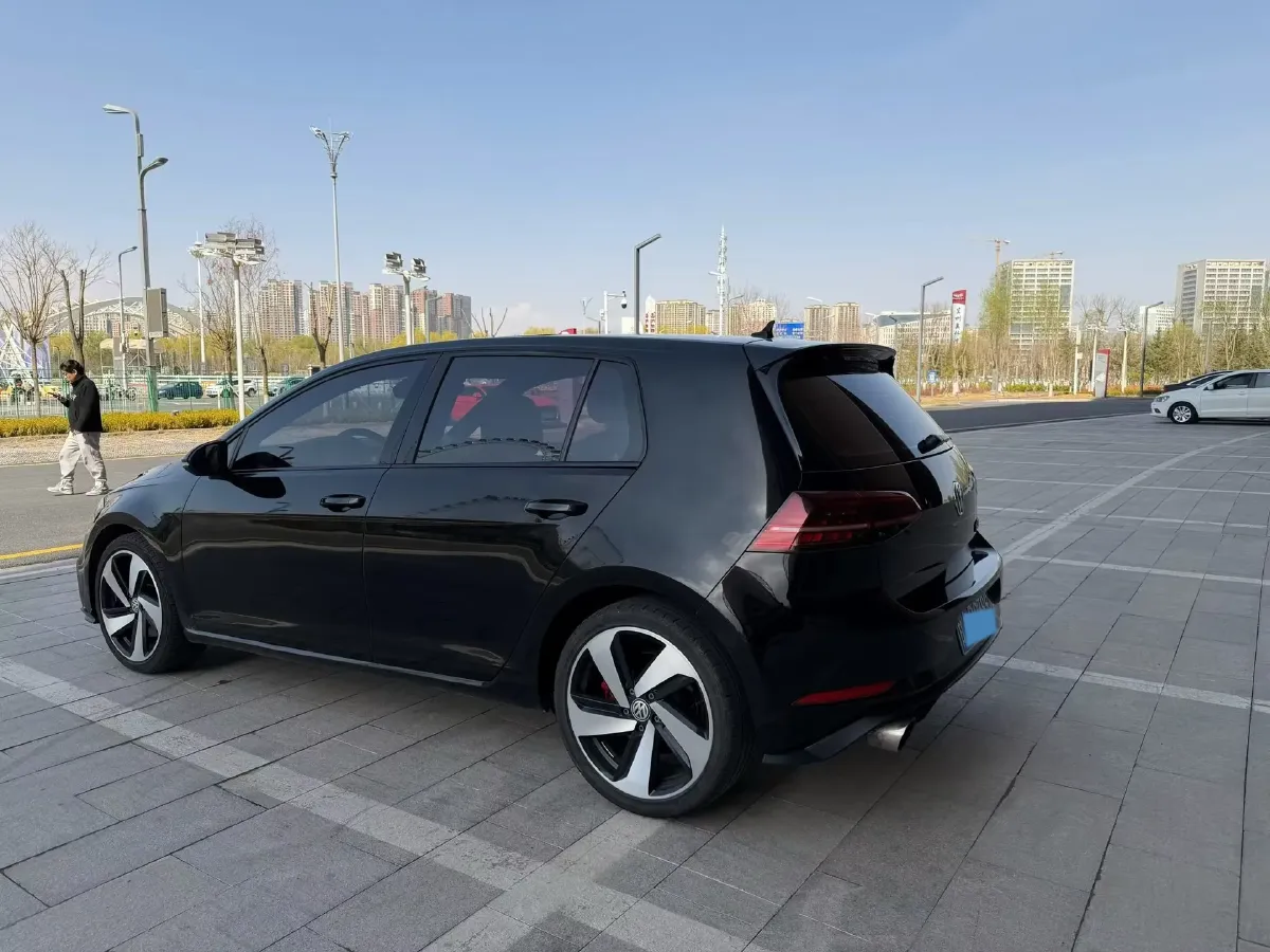 2018 Volkswagen GolfGTI 2.0T 220HP L4 7DCT,autocango,china used car exporter,china ev exporter,chinese used car exporter,chinese used ev exporter
