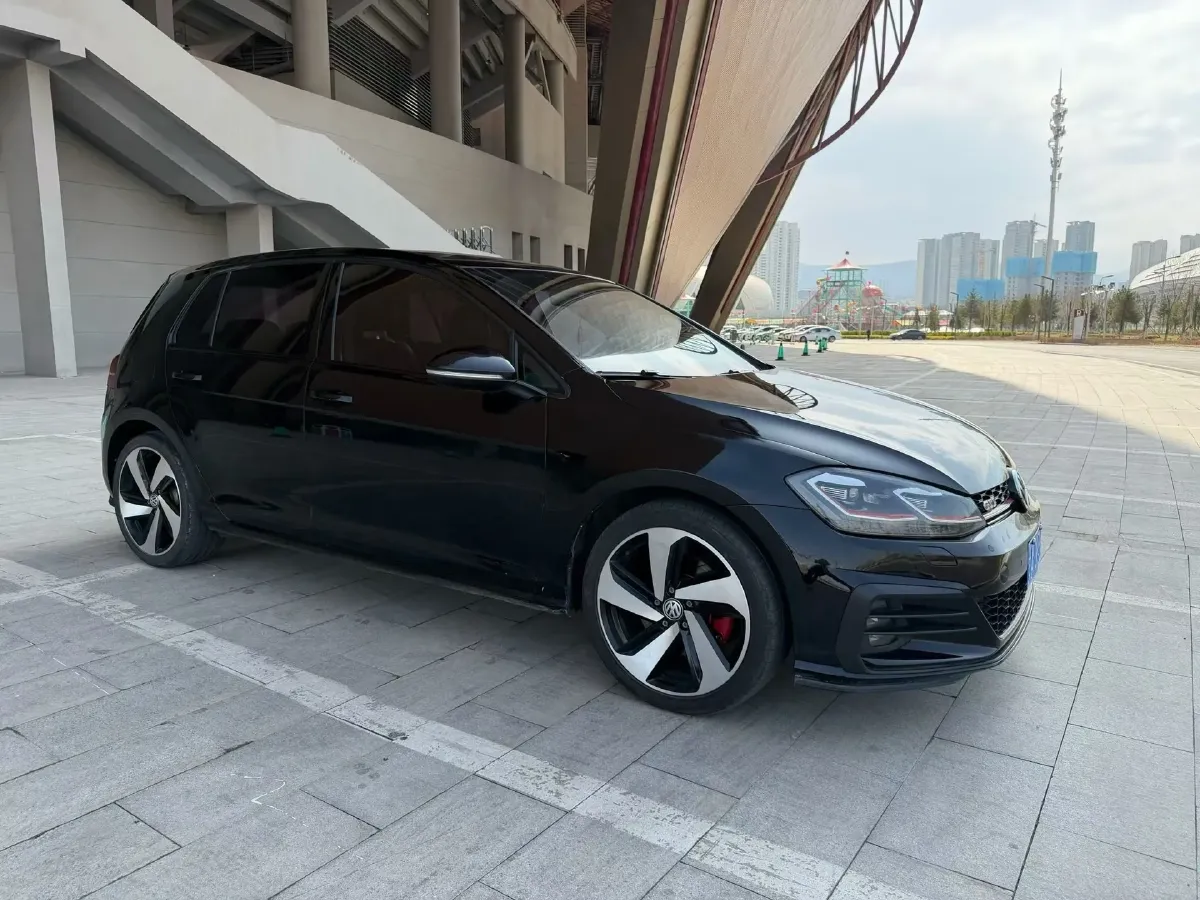 2018 Volkswagen GolfGTI 2.0T 220HP L4 7DCT,autocango,china used car exporter,china ev exporter,chinese used car exporter,chinese used ev exporter