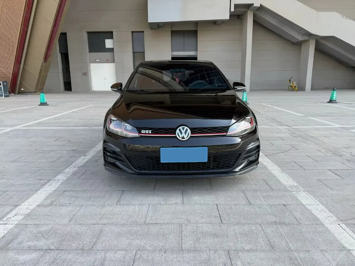 2018 Volkswagen GolfGTI 2.0T 220HP L4 7DCT,autocango,china used car exporter,china ev exporter,chinese used car exporter,chinese used ev exporter