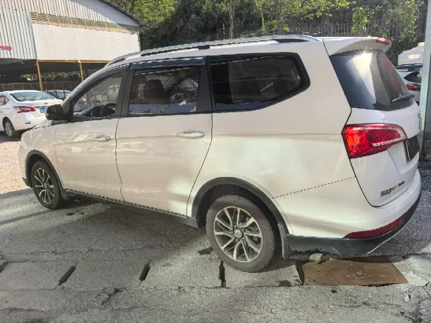 2017 BaoJun 730 1.5T 150HP L4 6MT,autocango,china used car exporter,china ev exporter,chinese used car exporter,chinese used ev exporter