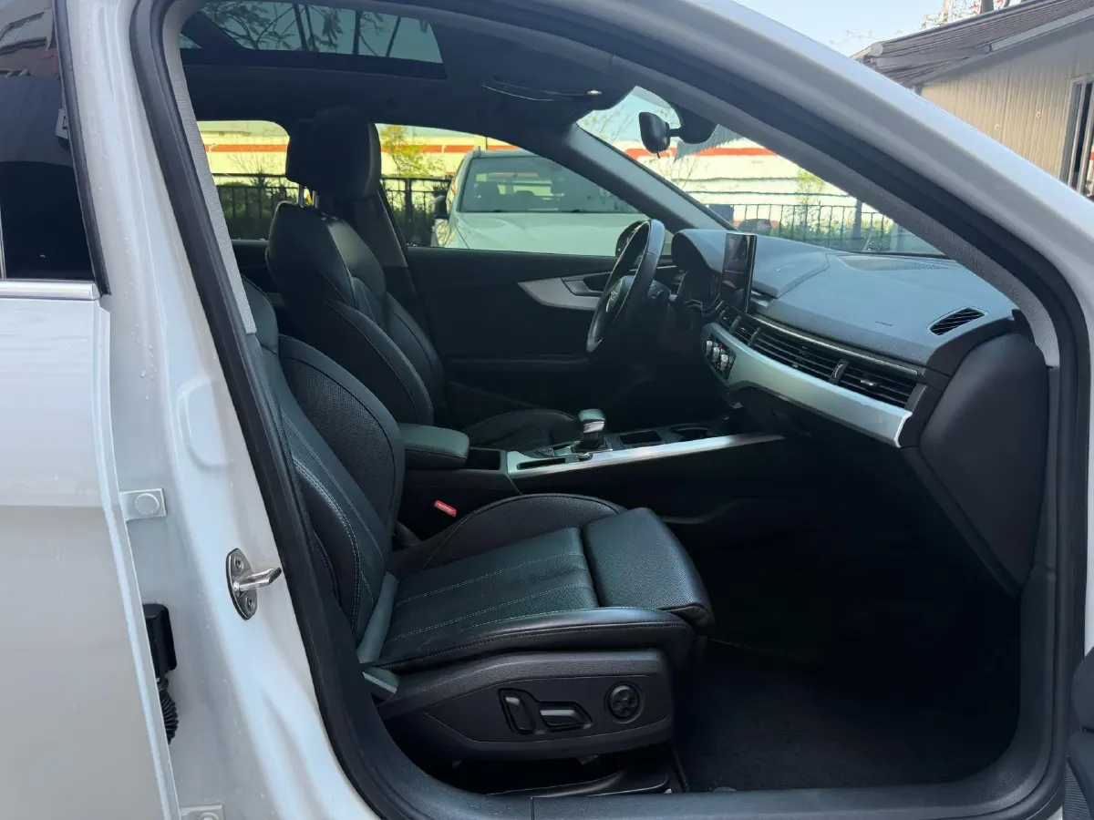 2022 Audi A4L 2.0T 190HP L4 7DCT,autocango,china used car exporter,china ev exporter,chinese used car exporter,chinese used ev exporter