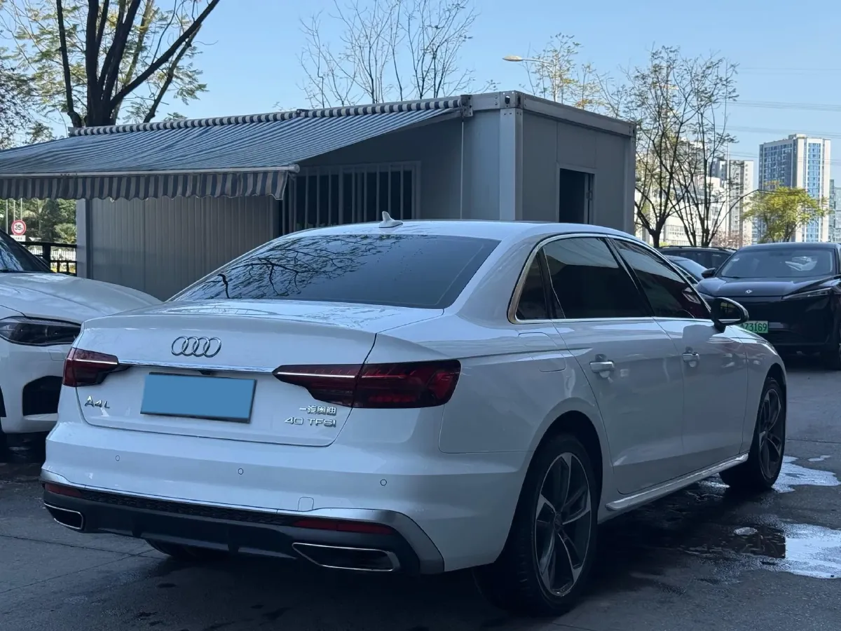 2022 Audi A4L 2.0T 190HP L4 7DCT,autocango,china used car exporter,china ev exporter,chinese used car exporter,chinese used ev exporter