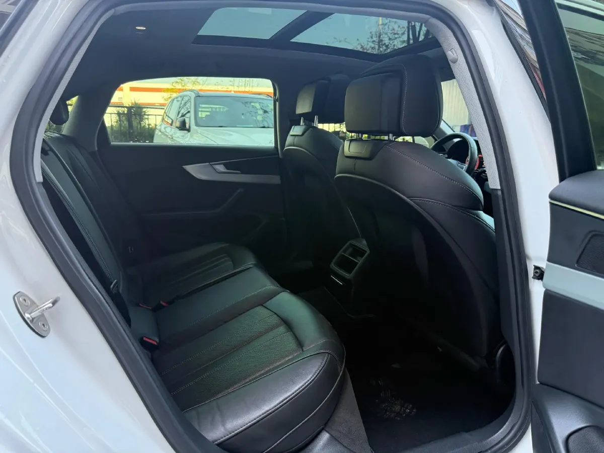 2022 Audi A4L 2.0T 190HP L4 7DCT,autocango,china used car exporter,china ev exporter,chinese used car exporter,chinese used ev exporter